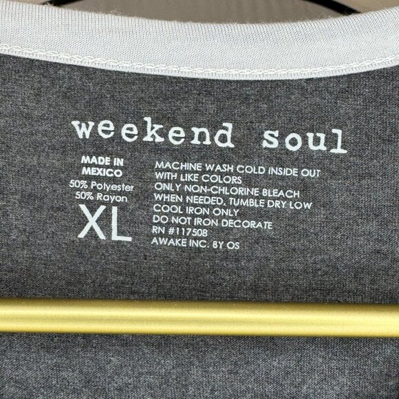 LIKE NEW Weekend Soul XL T-Shirt With Colorful Piñata Design - Picture 4 of 4